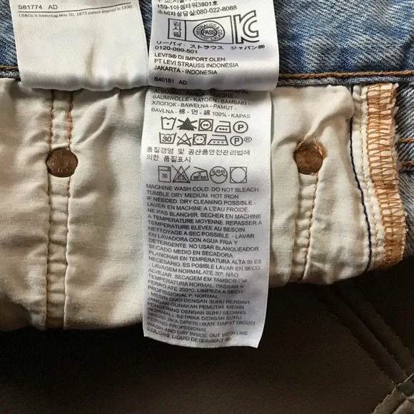 Levi distressed high-waisted jean shorts - Picture 6 of 9